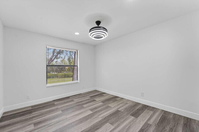 Building Photo - 7512 Courtyard Run E