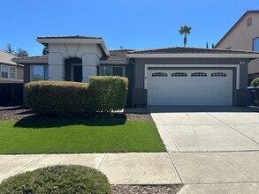 Building Photo - Gorgeous 4 Bed 2 Bath single story in Deer Ridge!