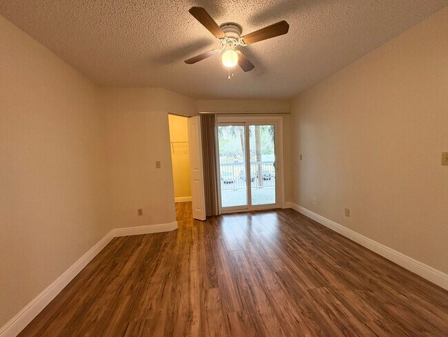 Building Photo - Lake Mary Condo ~ Fresh Paint, Laminate Flooring, Fantastic Amenities!