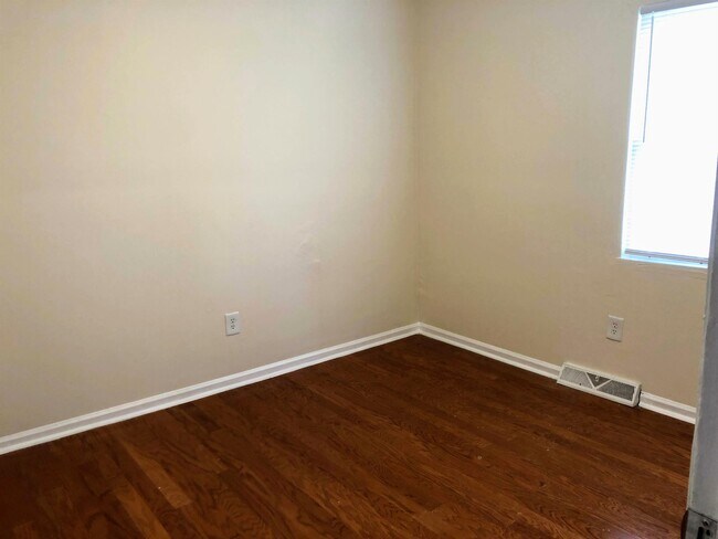 Building Photo - 1608 Eastern Ave NE