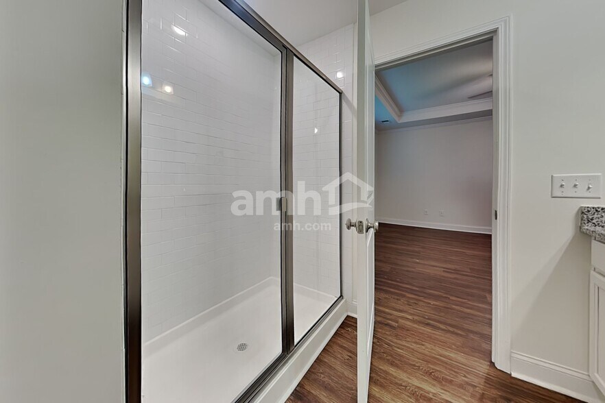 Building Photo - 218 Swan Dr