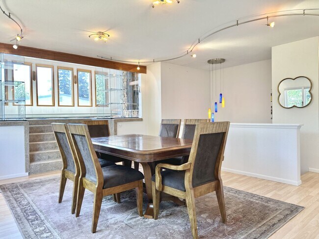 Building Photo - Newly Updated 4 Bedroom UMED Home!