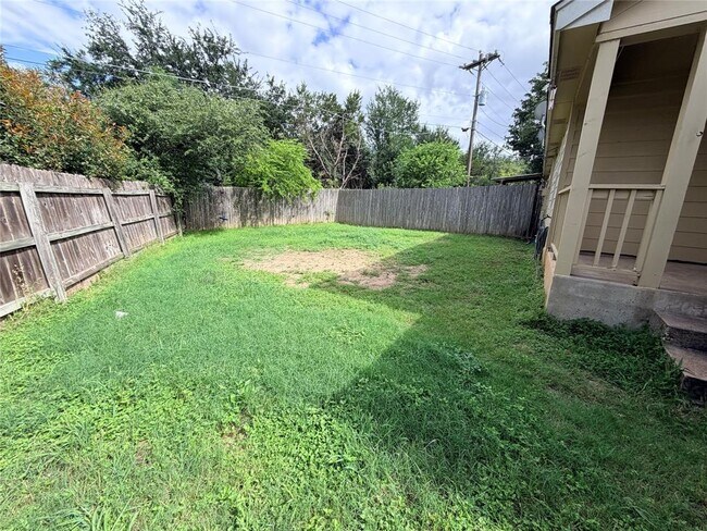 Building Photo - 2904 Whisper Oaks Ln