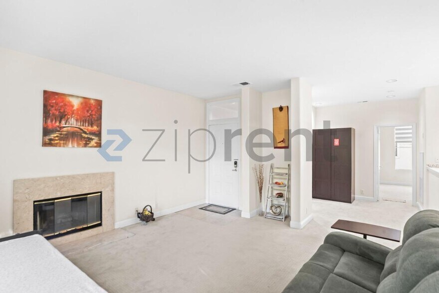 Building Photo - Unit 219
