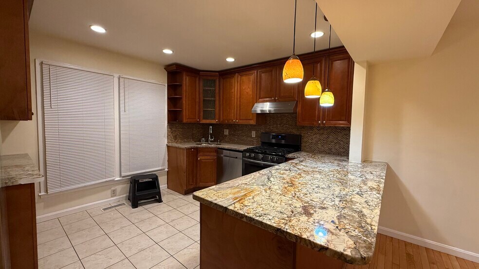 Building Photo - 7415 Fountain Head Dr