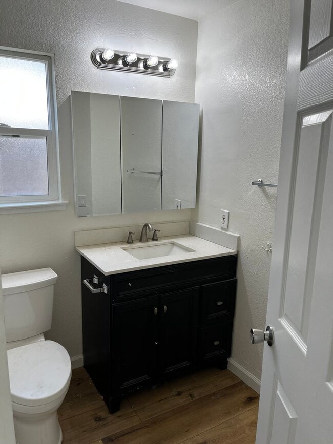 Building Photo - Newly Renovated 2 Bedroom , 1 Bath, 1600 S...