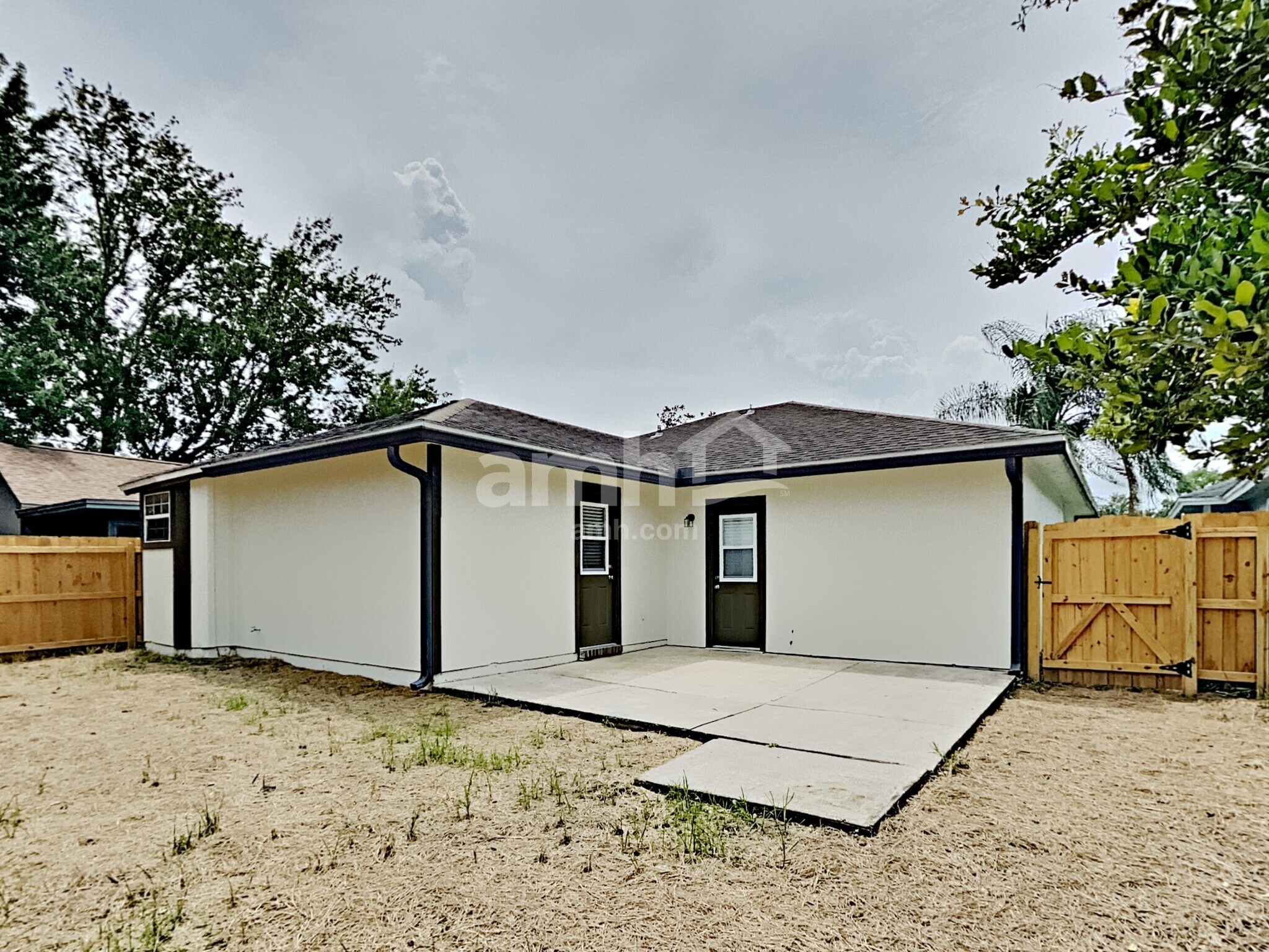 Building Photo - 1694 Ashwood Cir
