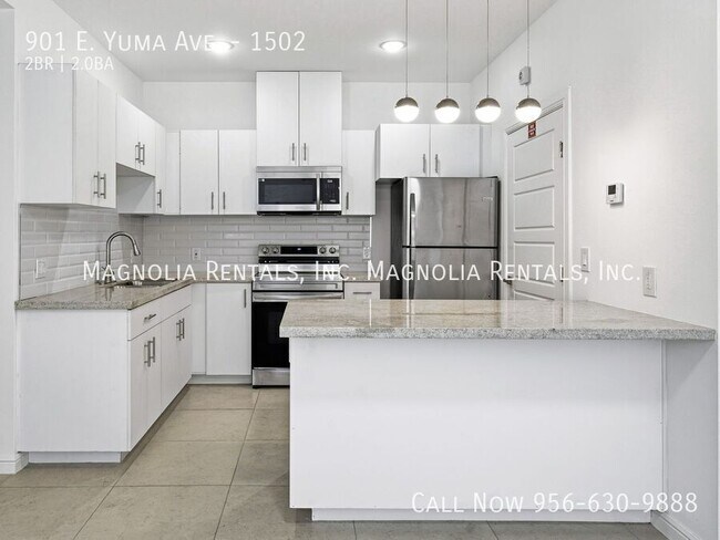 Building Photo - 901 E Yuma Ave