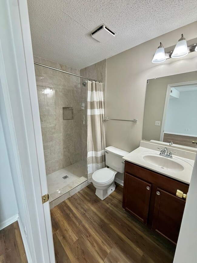 Building Photo - ONE MONTH RENT FREE Fully Renovated 2 Bed, 2 Bath Condo in South Charlotte