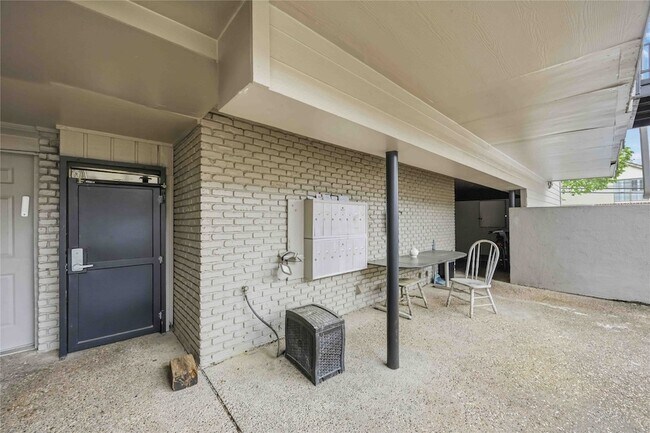 Building Photo - 4321 Hazard St