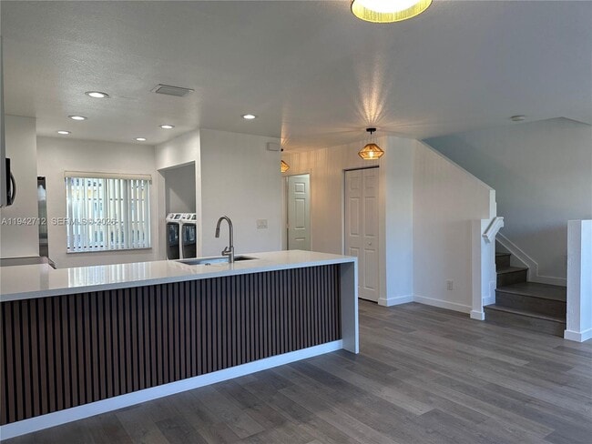 Building Photo - 322 NE 3rd St