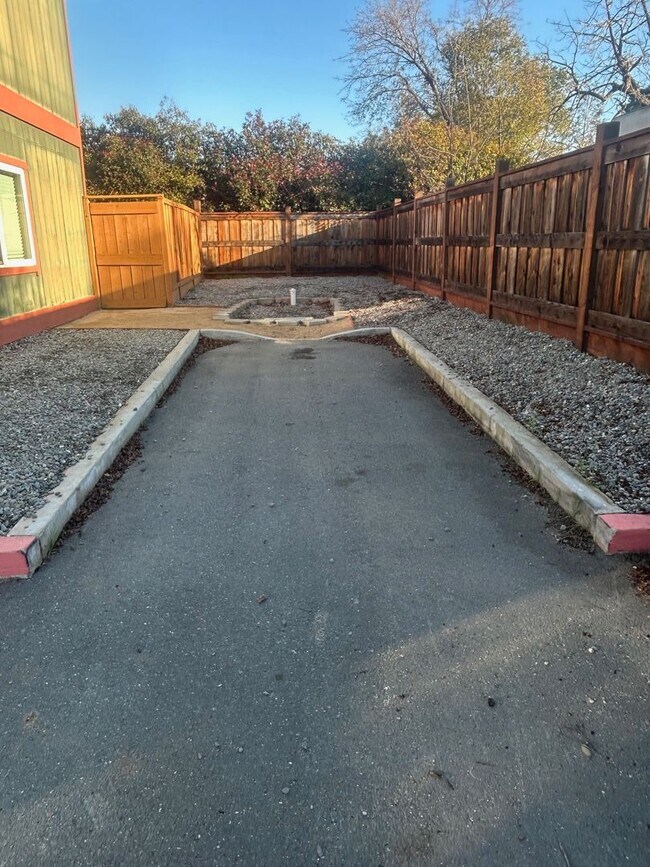 Building Photo - 3 bedroom 2.5 bathroom beautifully updated duplex in Concord at $3,375 per month available!