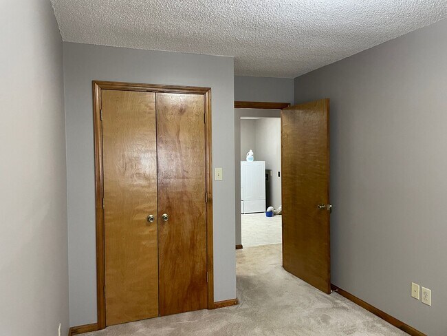 Building Photo - Three Bedroom Brick Ranch in Terrell with views of Lake Norman