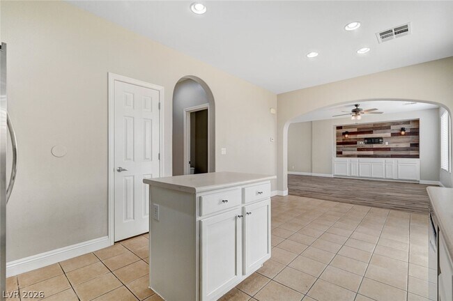 Building Photo - 567 Pinetop Lake St
