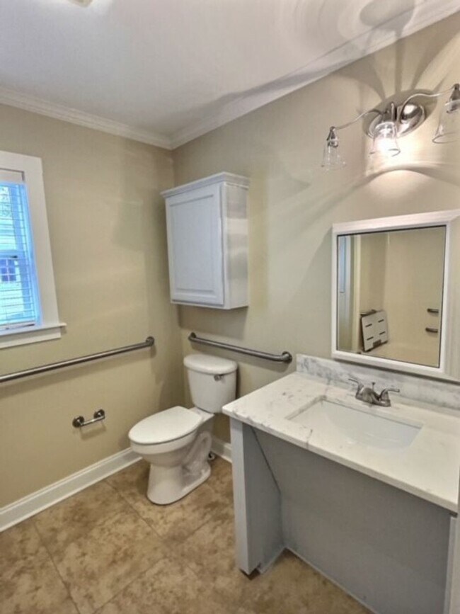 Building Photo - 2 Bedroom Cottage Near Downtown Ocean Springs
