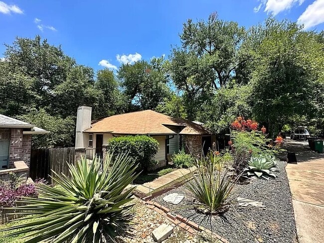 Beautiful, managed landscape - 1704 Whitney Way