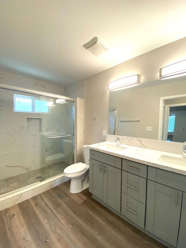 Building Photo - 4BR / 2BA on East Falls w/ Driveway Parking!