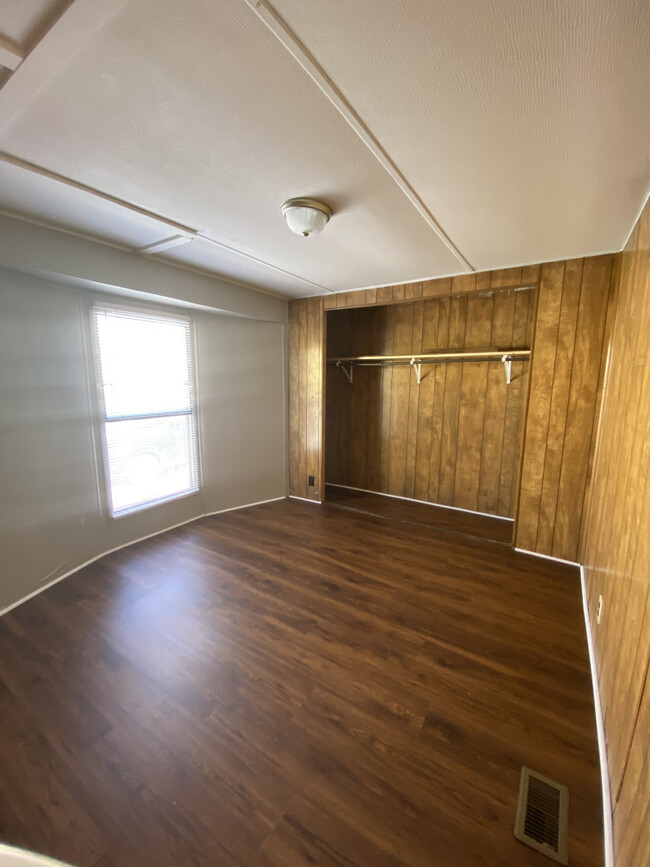 Building Photo - South Dixie Highway Trailer Park