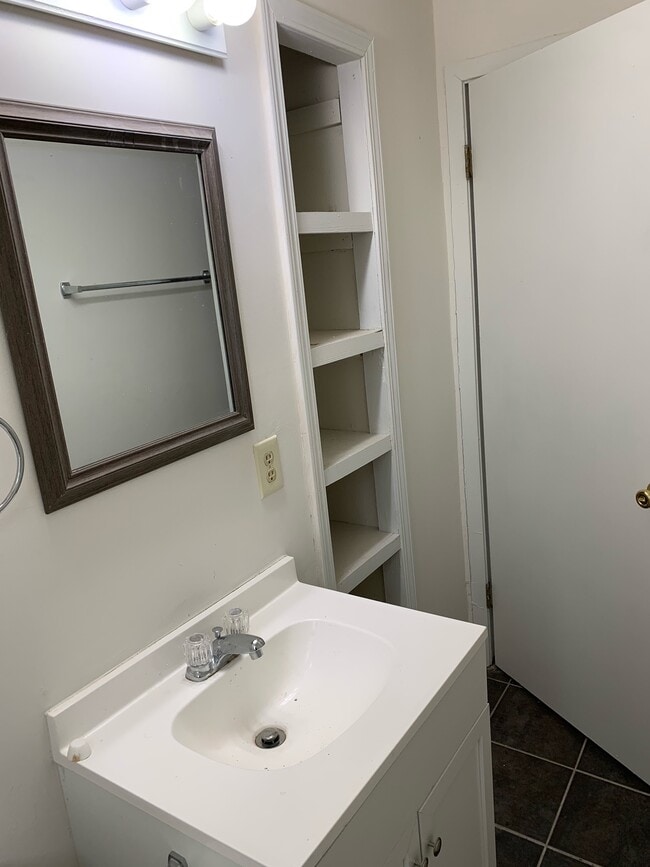 Building Photo - 705 W Center St