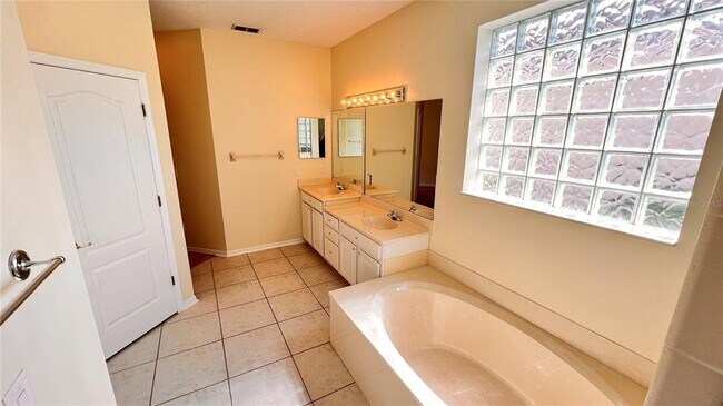 Building Photo - 7823 Fernleaf Dr