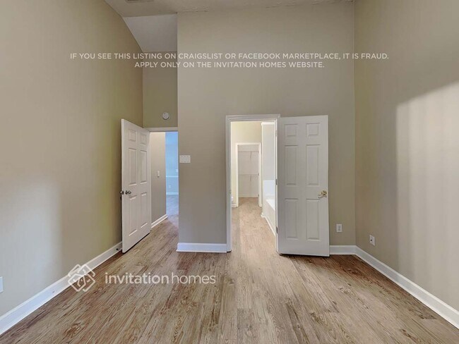 Building Photo - 2825 Maple Vista Ln SW