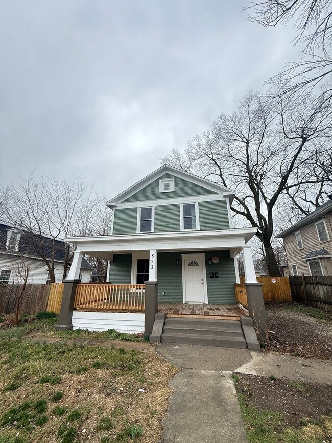 Building Photo - 823 N Main Ave