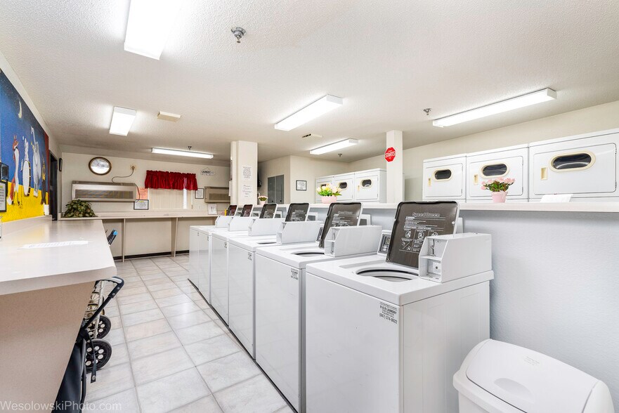 Laundry Room - 3305 Sunset Ave
