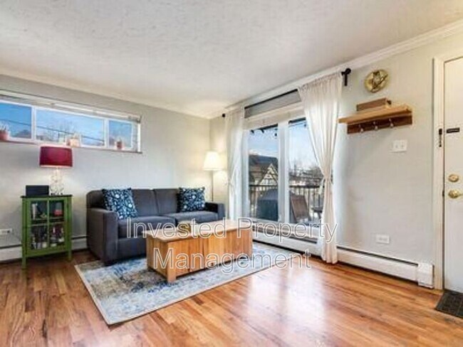 Building Photo - 1243 Vine St