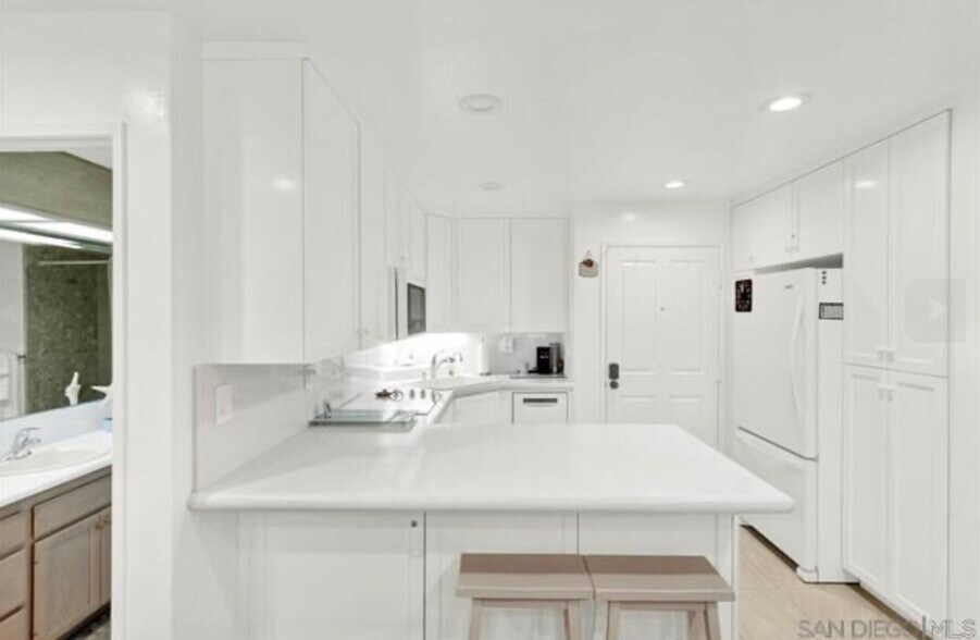 Building Photo - 1562 Camino Del Mar