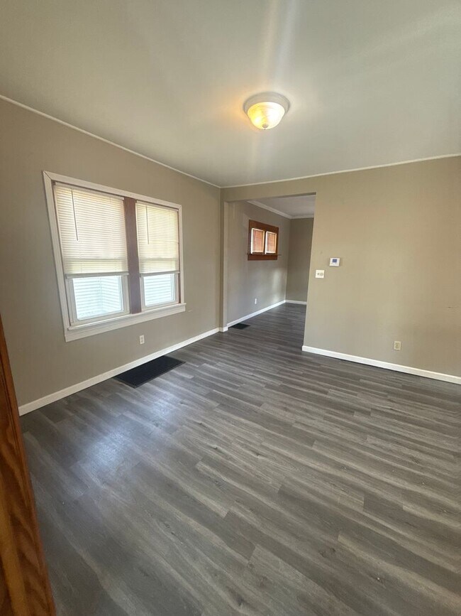 Building Photo - Great Mattydale 3 Bed 1 Bath Colonial