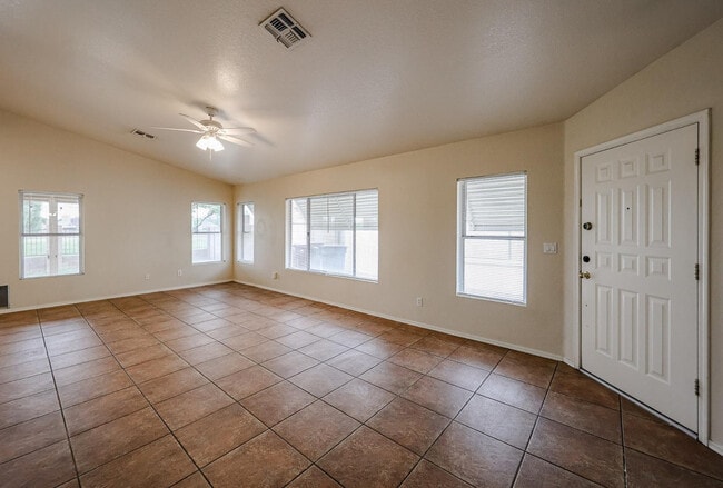 Building Photo - 10935 W Ruth Ave