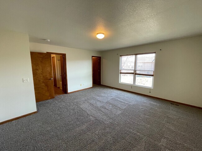 Building Photo - 917 Whitetail Ct