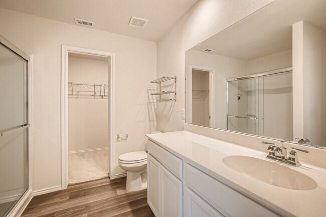 Building Photo - 4 bedroom- 8 miles from Randolph Air Force...
