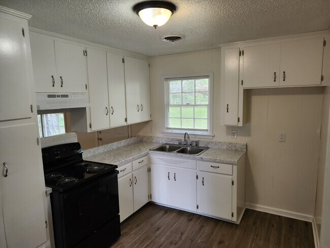 Building Photo - 1381 Biscayne Dr