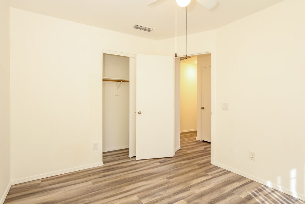 Building Photo - 252 W Wahalla Ln