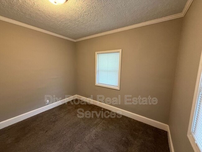 Building Photo - 1121 Kunz Ave