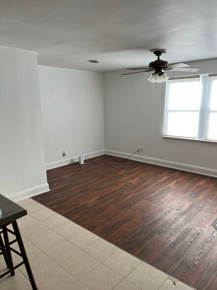 Building Photo - 2701 Hartford Dr