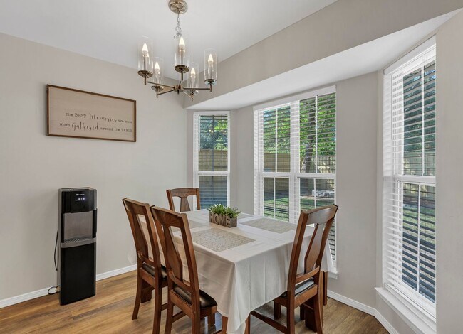 Building Photo - 4501 Parkwood Square