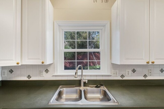 Building Photo - 655 Lancaster St