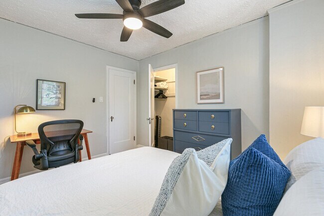 Building Photo - 1666 Detroit St