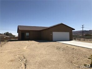 Building Photo - 29 Palms Home with Solar
