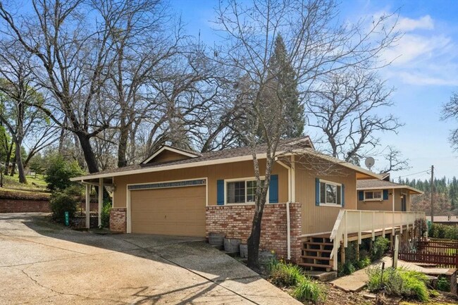 Building Photo - 419 Greenwood Dr