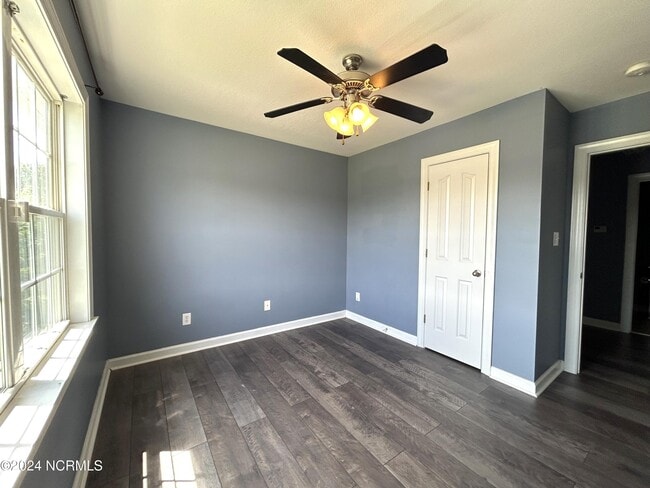 Building Photo - 160 Forest Bluff Dr