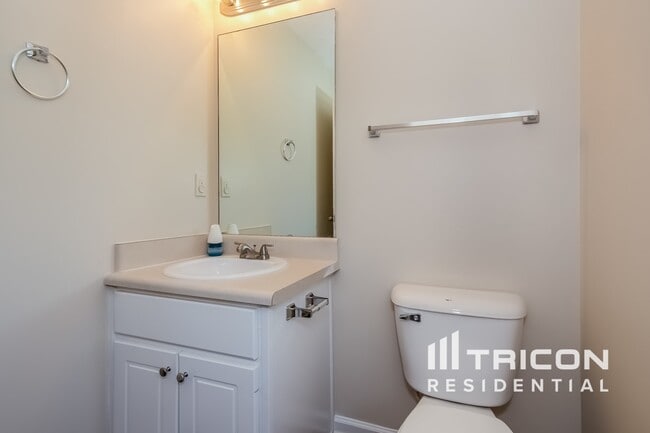 Building Photo - 195 Shadowbrook Dr