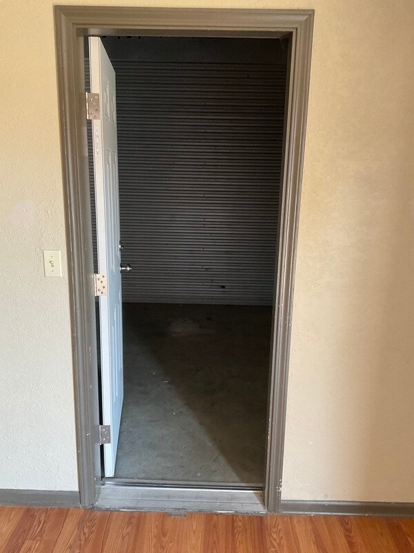 Building Photo - 709 S 13th St