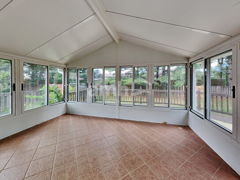 Building Photo - 1617 E Blairmont Dr