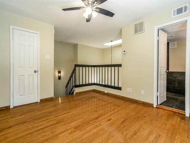 Building Photo - 336 Melrose Dr