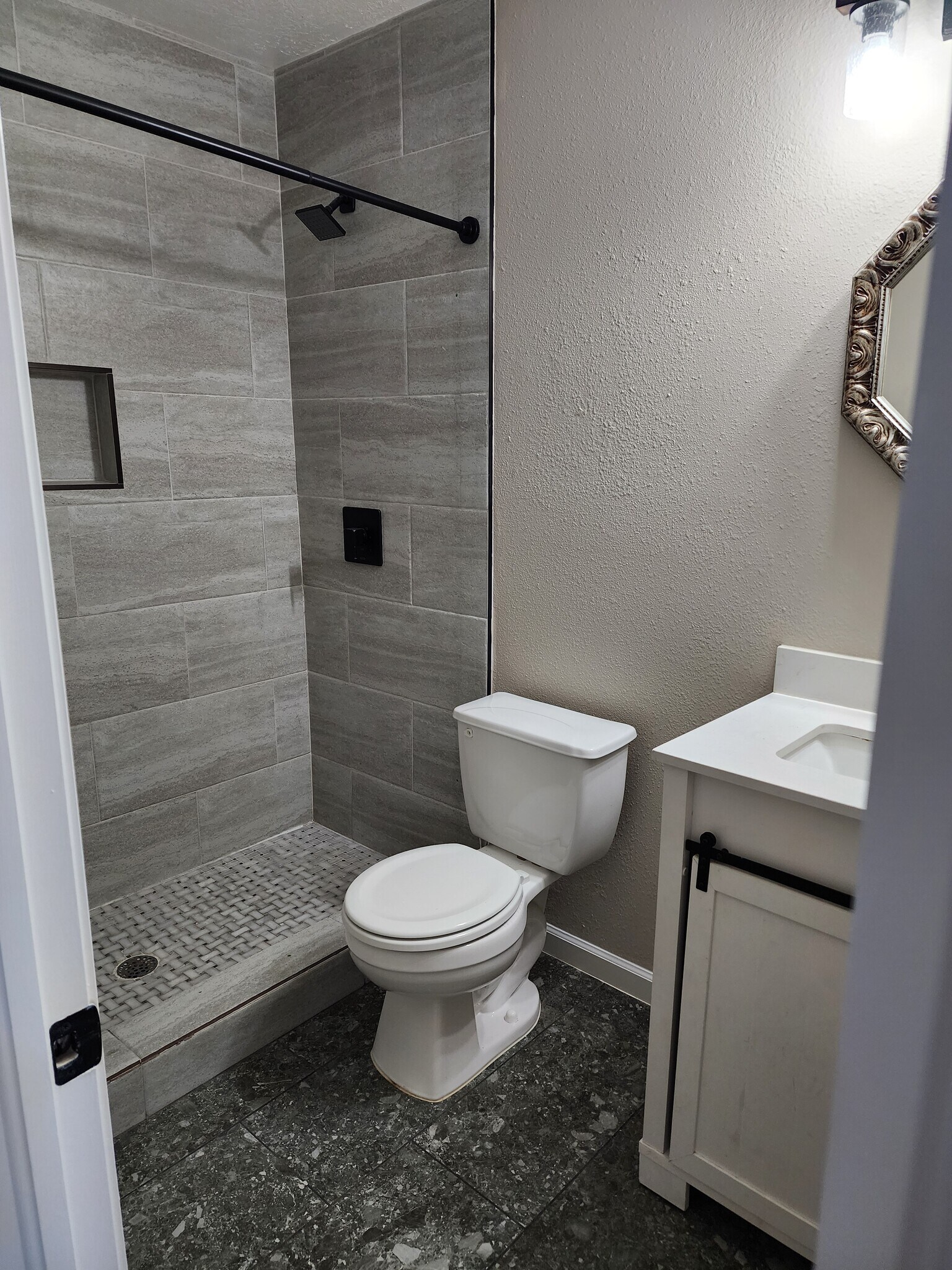 Guest Bath - 1714 Village Townhome Dr