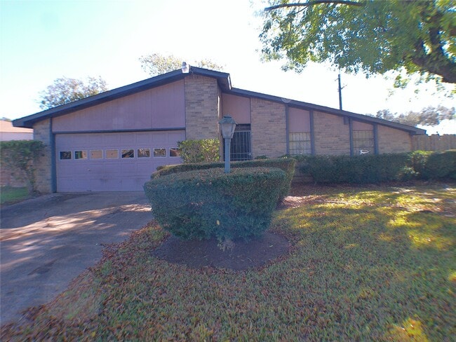 Building Photo - 15823 Ironside Hill Dr