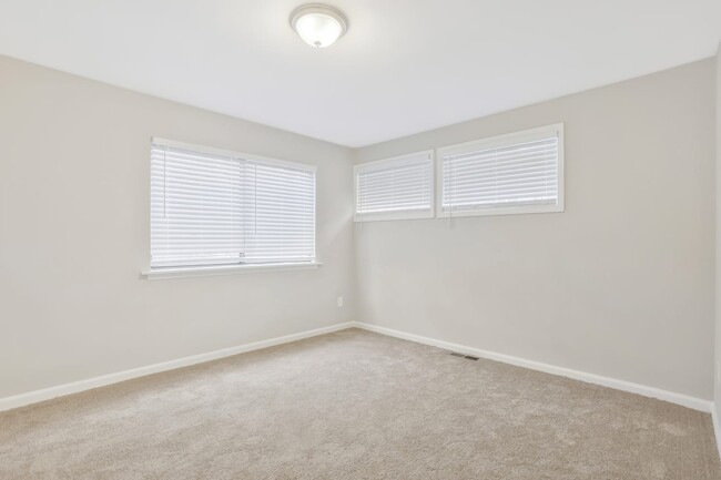 Building Photo - 4061 Oak Stone Dr